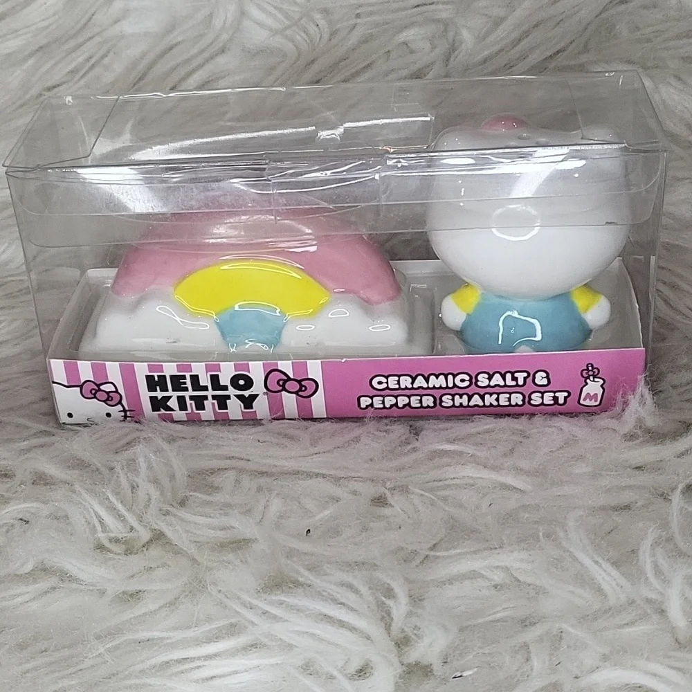 Hello Kitty Colorful Salt & Pepper Shaker Set NWT but has callouts
